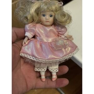 Marie Osmond Fine Porcelain HAPPY BIRTHDAY Greeting Card Doll